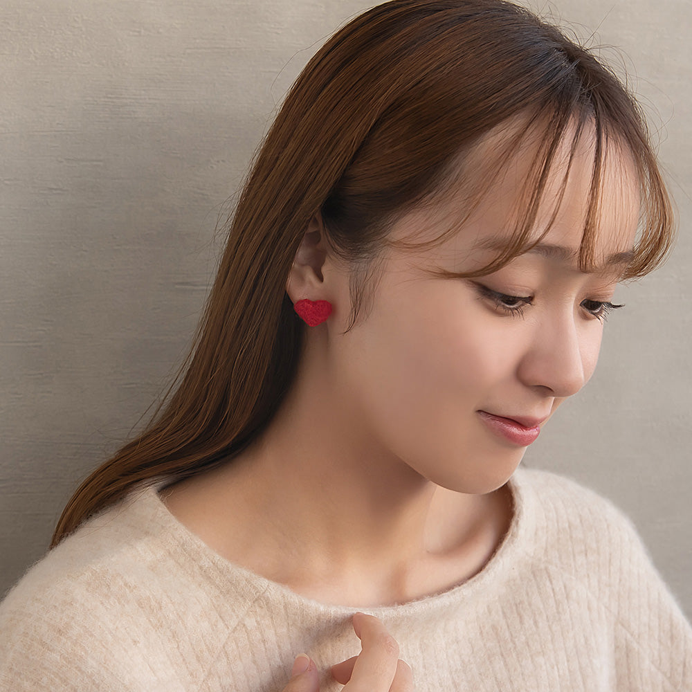 ピアス  ニッケルフリー ウール ハート チタンポスト スタッドピアス