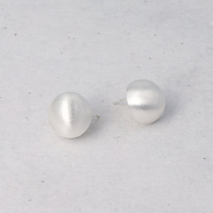 ピアス  ニッケルフリー neige. セミサークル スタッドピアス