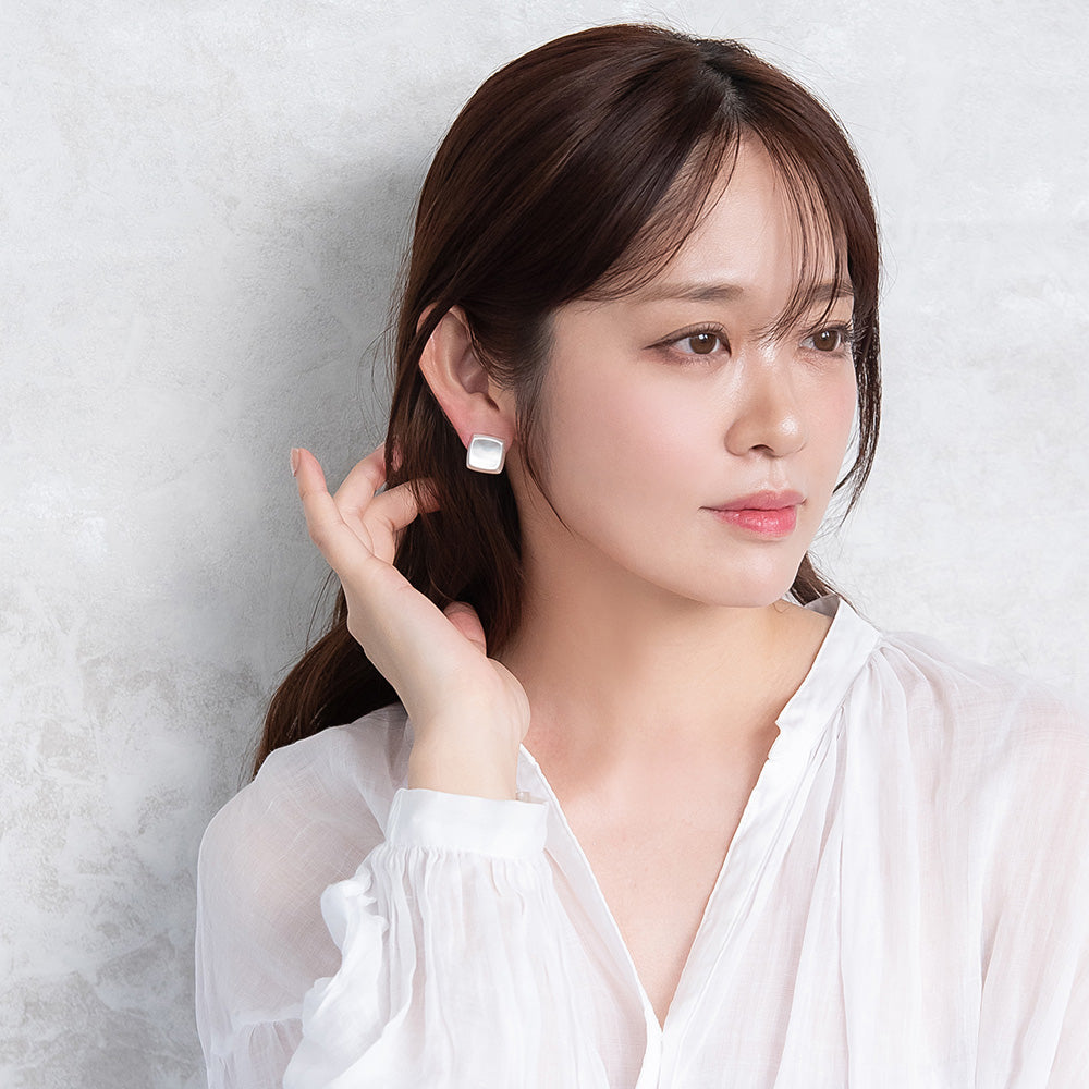 ピアス  ニッケルフリー neige. スクエア スタッドピアス