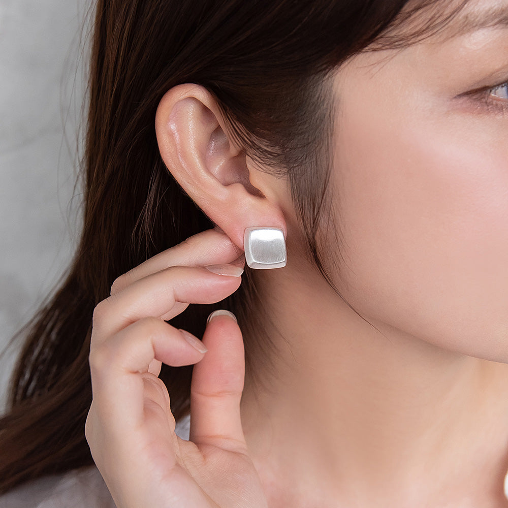 ピアス  ニッケルフリー neige. スクエア スタッドピアス