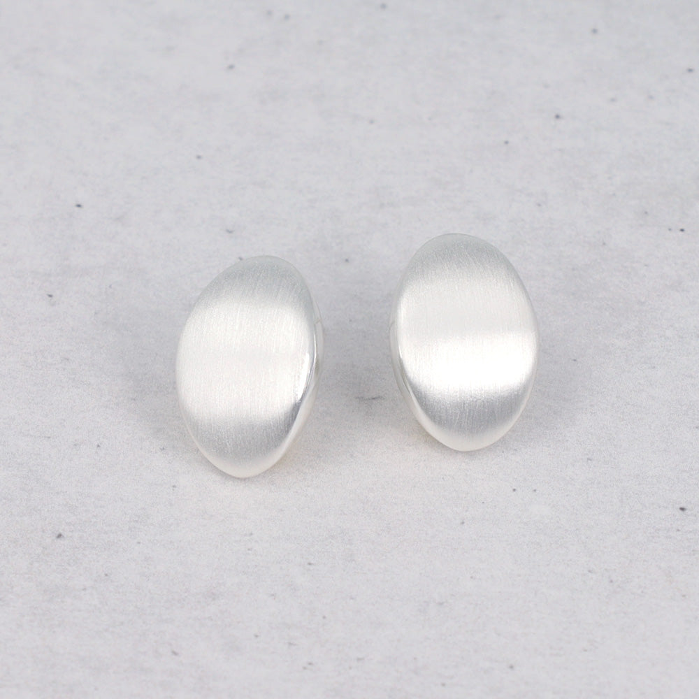 ピアス  ニッケルフリー neige. オーバル スタッドピアス