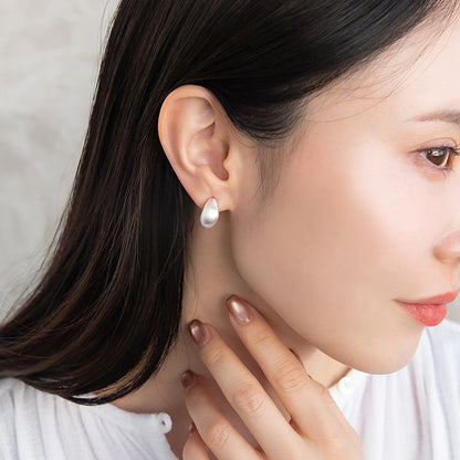 ピアス  ニッケルフリー neige. サイド クレッセントムーン スタッドピアス