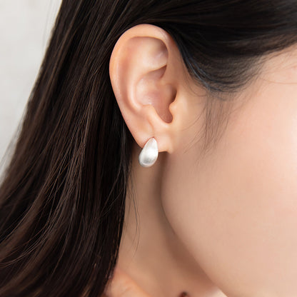 ピアス  ニッケルフリー neige. サイド クレッセントムーン スタッドピアス