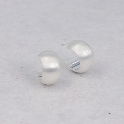 ピアス  ニッケルフリー neige. ワイド カーブ スタッドピアス