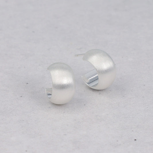 ピアス  ニッケルフリー neige. ワイド カーブ スタッドピアス