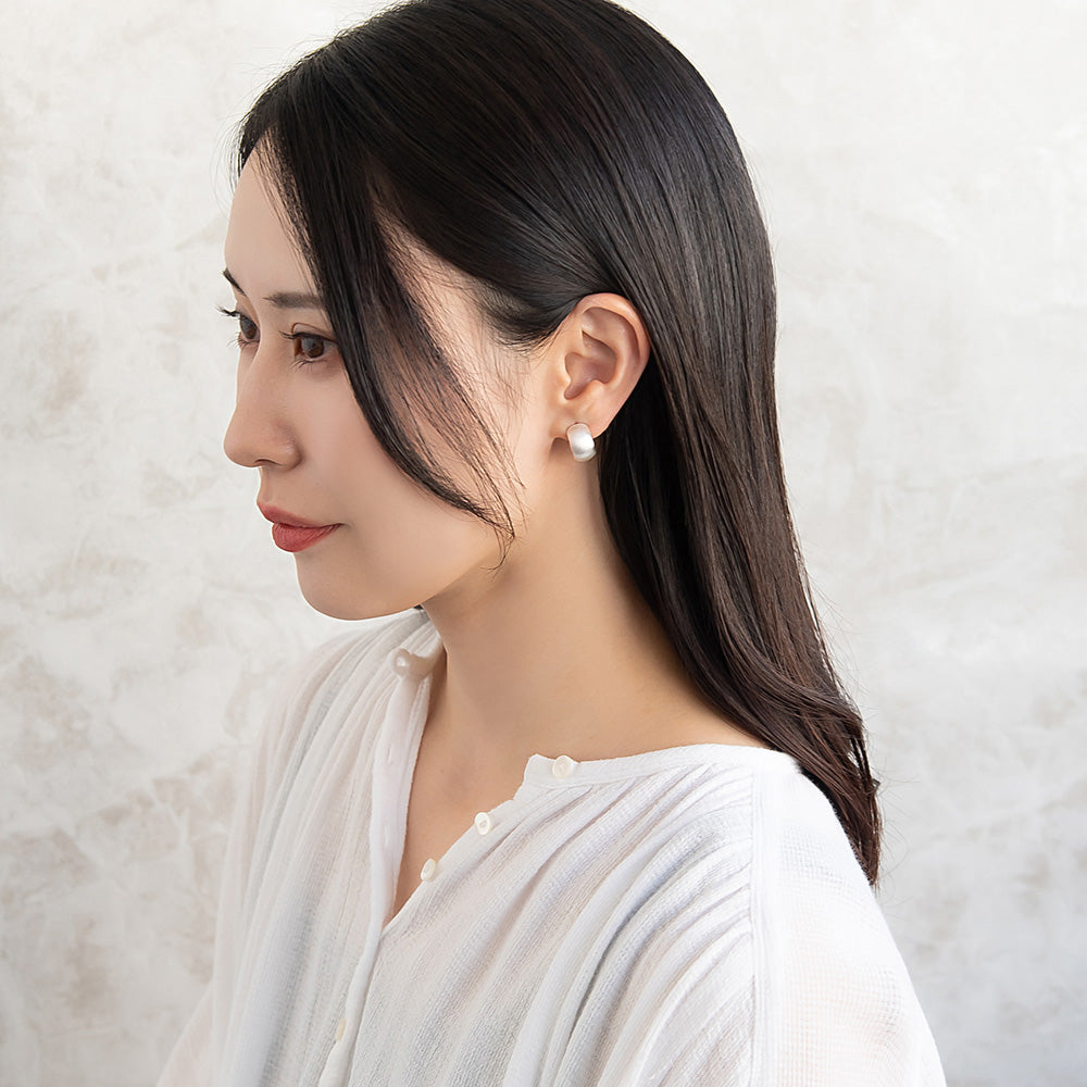 ピアス  ニッケルフリー neige. ワイド カーブ スタッドピアス