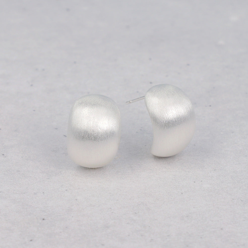 ピアス  ニッケルフリー neige. オーバル カーブ スタッドピアス