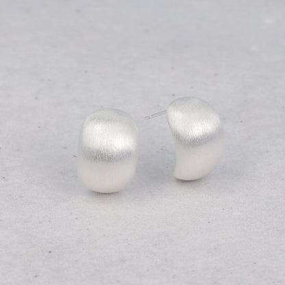 ピアス  ニッケルフリー neige. オーバル カーブ スタッドピアス