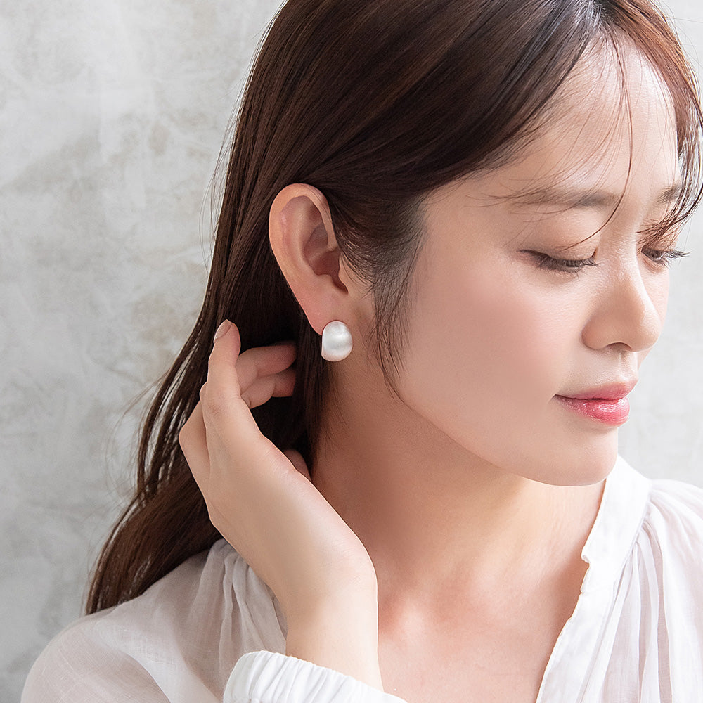 ピアス  ニッケルフリー neige. オーバル カーブ スタッドピアス