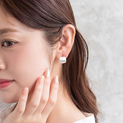 ピアス  ニッケルフリー neige. レクタングル カーブ スタッドピアス