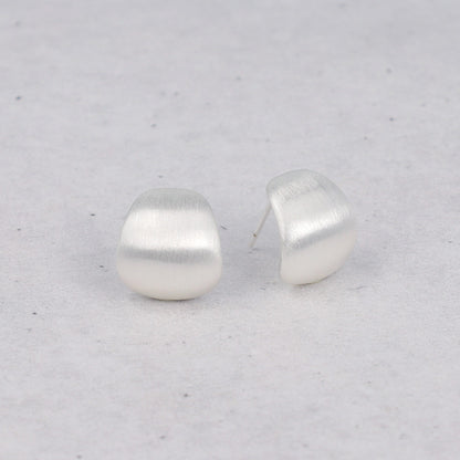 ピアス  ニッケルフリー neige. ワイド カーブ スタッドピアス