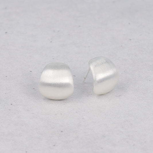 ピアス  ニッケルフリー neige. ワイド カーブ スタッドピアス