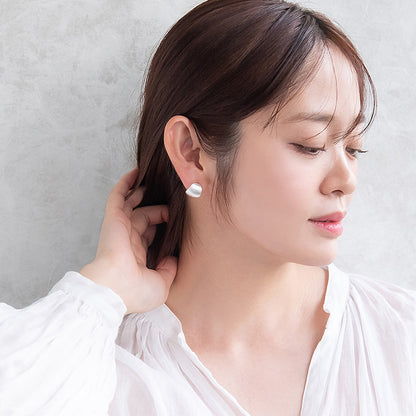 ピアス  ニッケルフリー neige. ワイド カーブ スタッドピアス