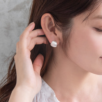 ピアス  ニッケルフリー neige. ワイド カーブ スタッドピアス