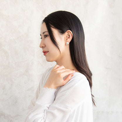 ピアス  ニッケルフリー neige. トライアングル フォールド スタッドピアス