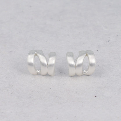 ピアス  ニッケルフリー neige. トリプル カーブライン スタッドピアス