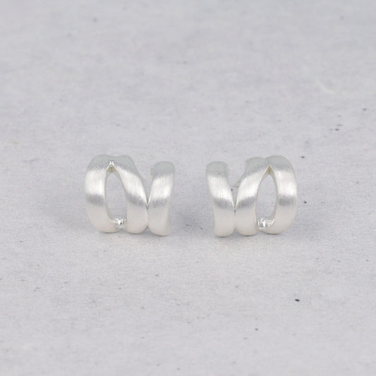 ピアス  ニッケルフリー neige. トリプル カーブライン スタッドピアス