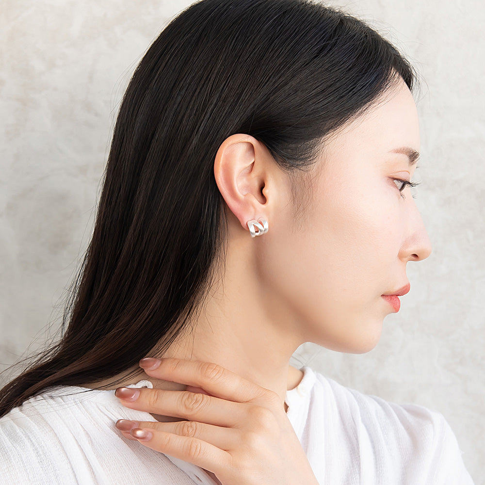 ピアス  ニッケルフリー neige. トリプル カーブライン スタッドピアス