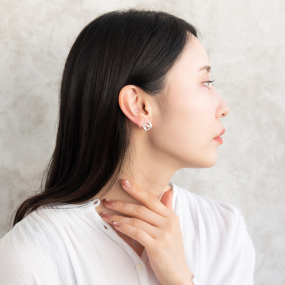 ピアス  ニッケルフリー neige. トリプル カーブライン スタッドピアス