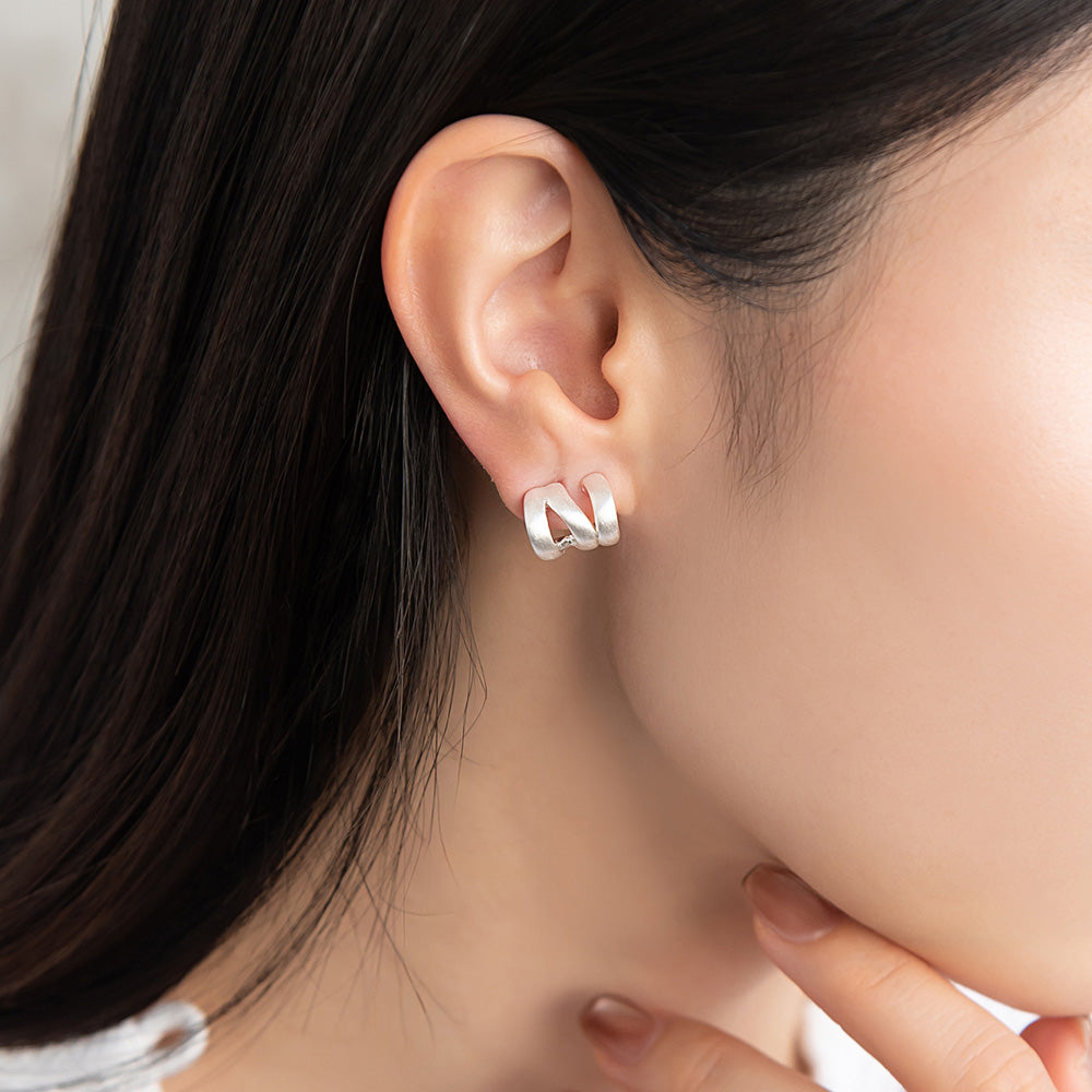 ピアス  ニッケルフリー neige. トリプル カーブライン スタッドピアス