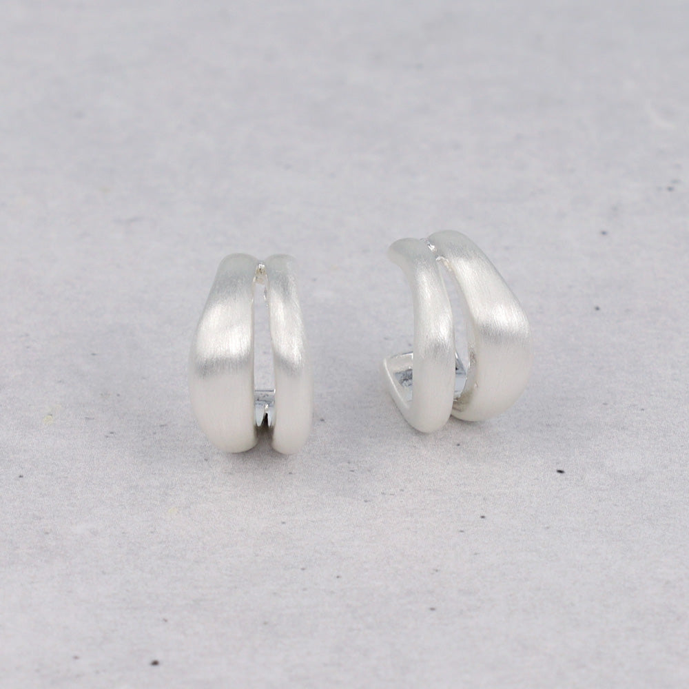 ピアス  ニッケルフリー neige. ダブル カーブライン スタッドピアス