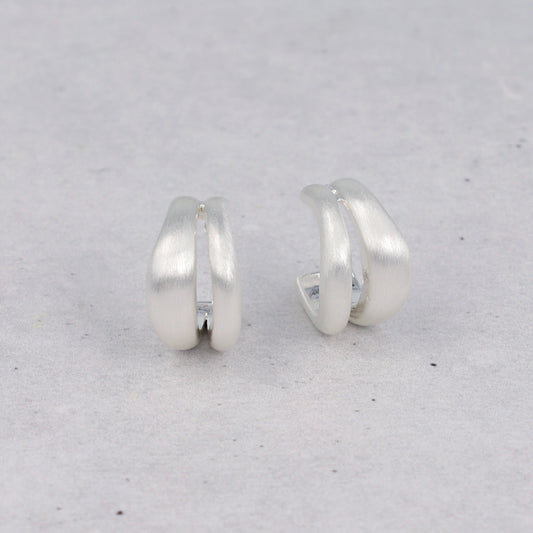 ピアス  ニッケルフリー neige. ダブル カーブライン スタッドピアス