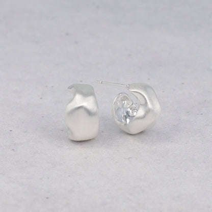 ピアス  ニッケルフリー neige. 凸凹 カーブ スタッドピアス