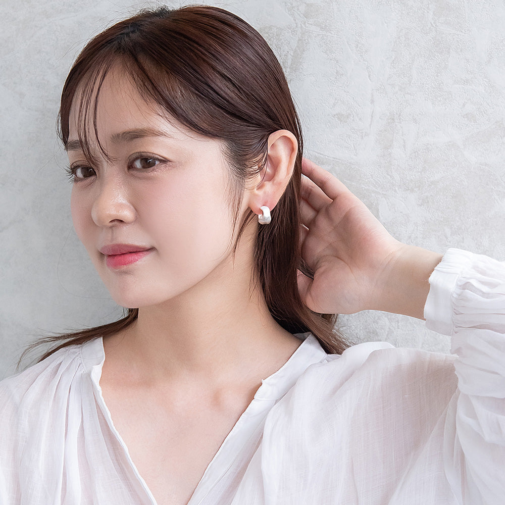 ピアス  ニッケルフリー neige. 凸凹 カーブ スタッドピアス