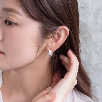 ピアス  ニッケルフリー neige. 凸凹 カーブ スタッドピアス