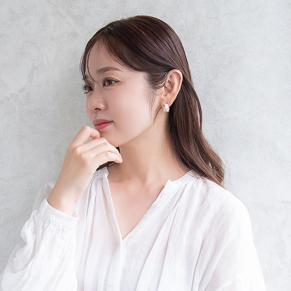 ピアス  ニッケルフリー neige. 凸凹 カーブ スタッドピアス