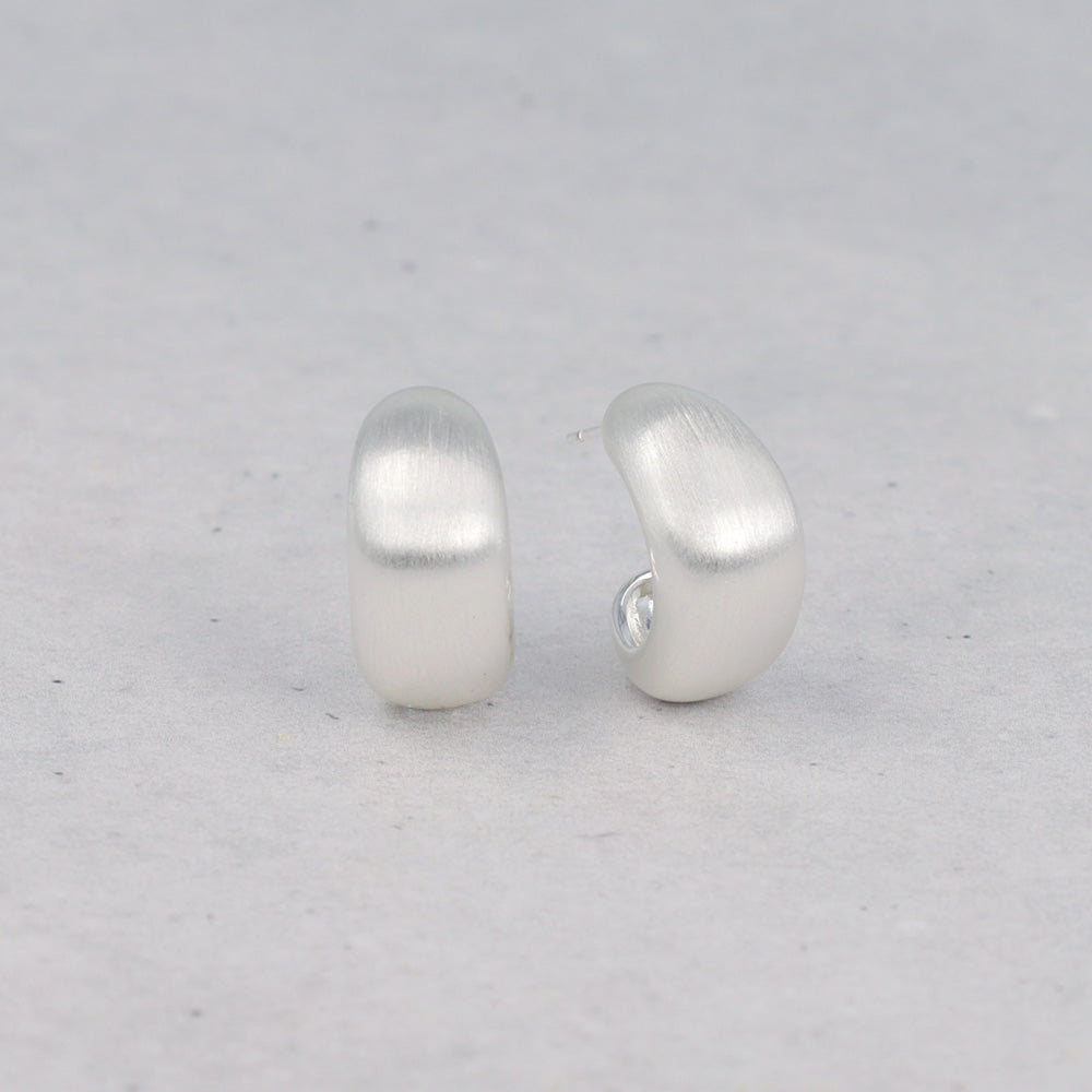 ピアス  ニッケルフリー neige. カーブ C型 スタッドピアス