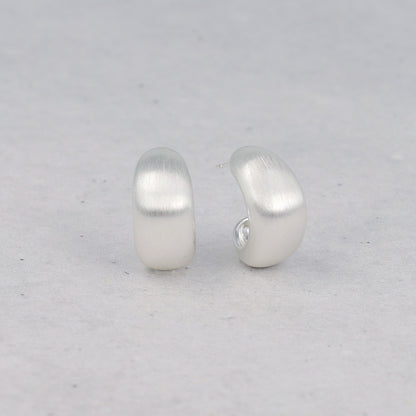 ピアス  ニッケルフリー neige. カーブ C型 スタッドピアス