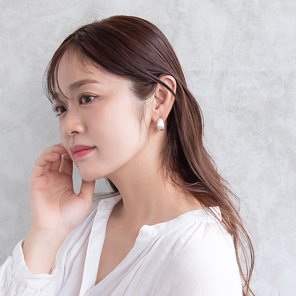 ピアス  ニッケルフリー neige. カーブ C型 スタッドピアス