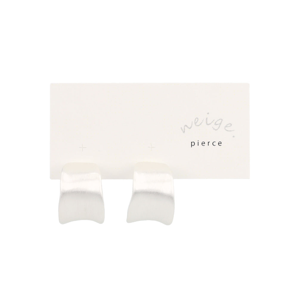 ピアス  ニッケルフリー neige. ワイドプレート カーブ スタッドピアス