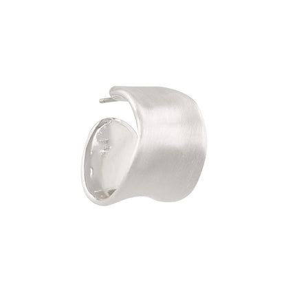 ピアス  ニッケルフリー neige. ワイドプレート カーブ スタッドピアス