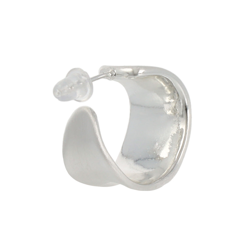 ピアス  ニッケルフリー neige. ワイドプレート カーブ スタッドピアス