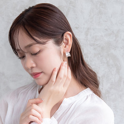 ピアス  ニッケルフリー neige. ワイドプレート カーブ スタッドピアス