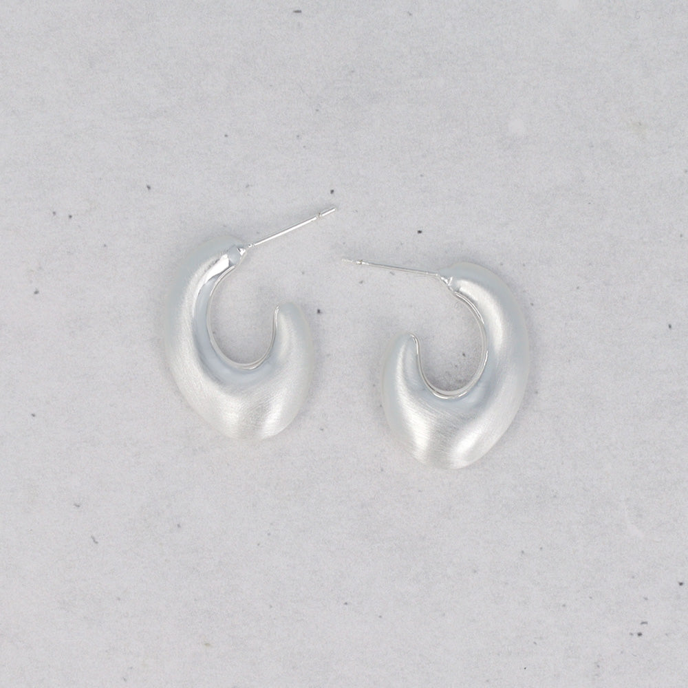 ピアス  ニッケルフリー neige. サイド J スタッドピアス