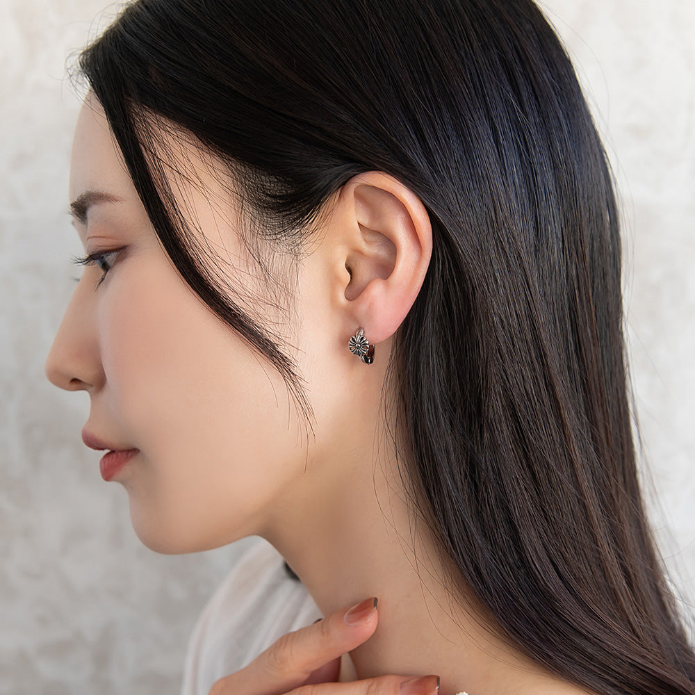 ピアス Awesome 菊紋 ステンレス ワンタッチ キャッチレス フープピアス