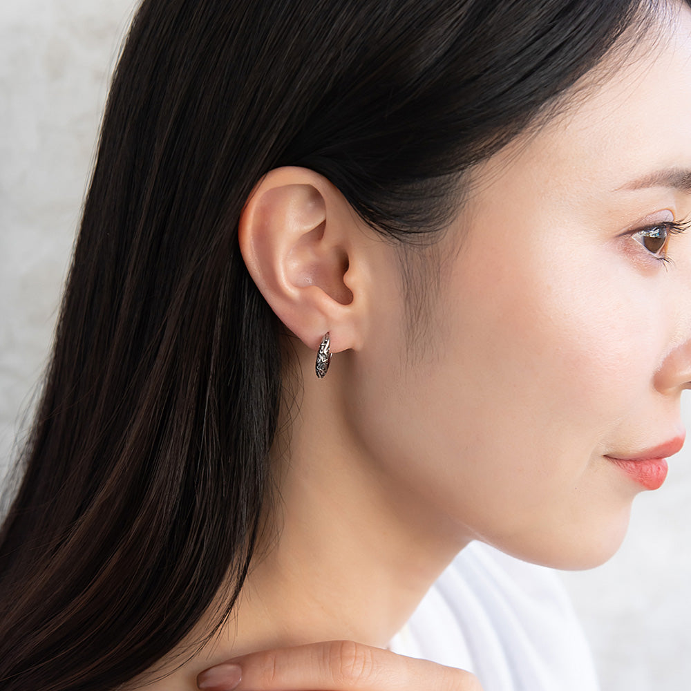 ピアス Awesome アラベスク模様 ステンレス ワンタッチ キャッチレス フープピアス