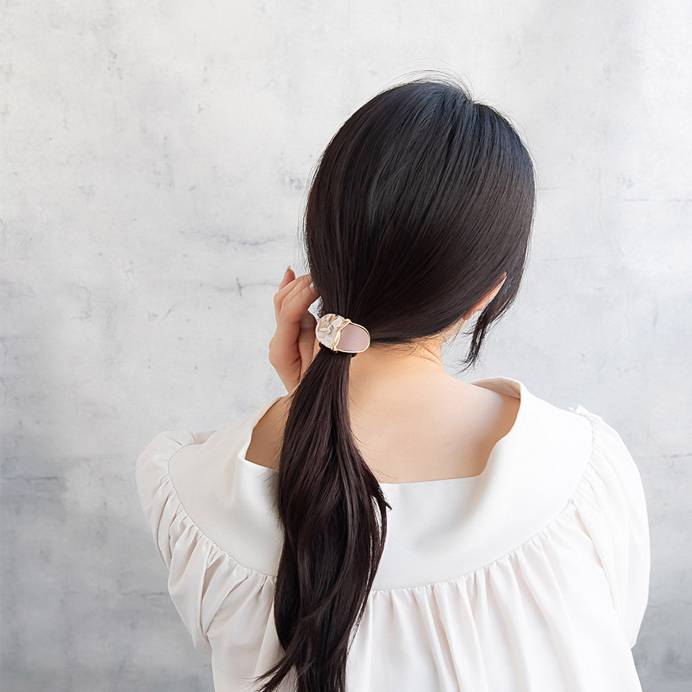ヘアゴム tsukekae pony オーバル メタル センター クロス ツイスト マーブル フェイクレザー 合皮 ハーフ バイカラー ヘアゴム2本付き（ブラウン/ブラック）