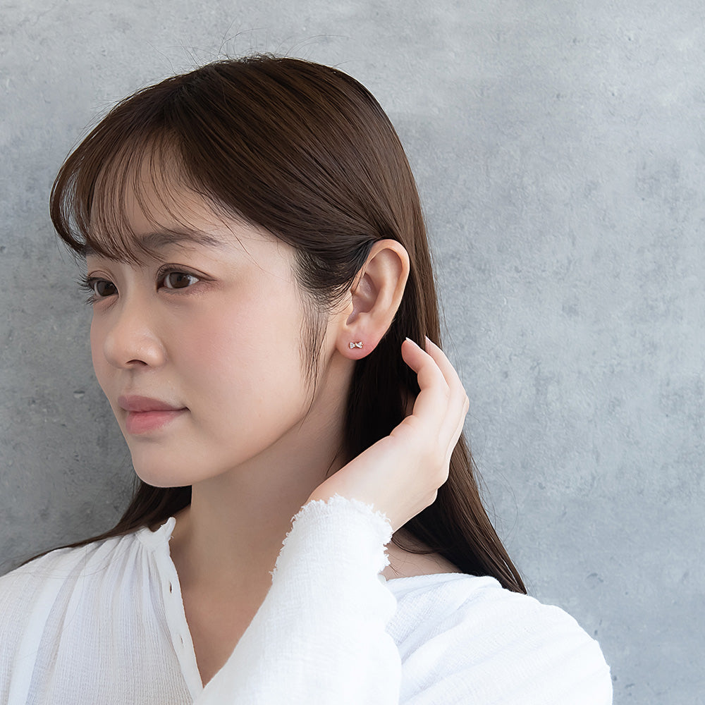 ピアス ニッケルフリー メタル キュービックジルコニア リボン ダブルロックキャッチ ピュアチタニウムポスト スタッドピアス