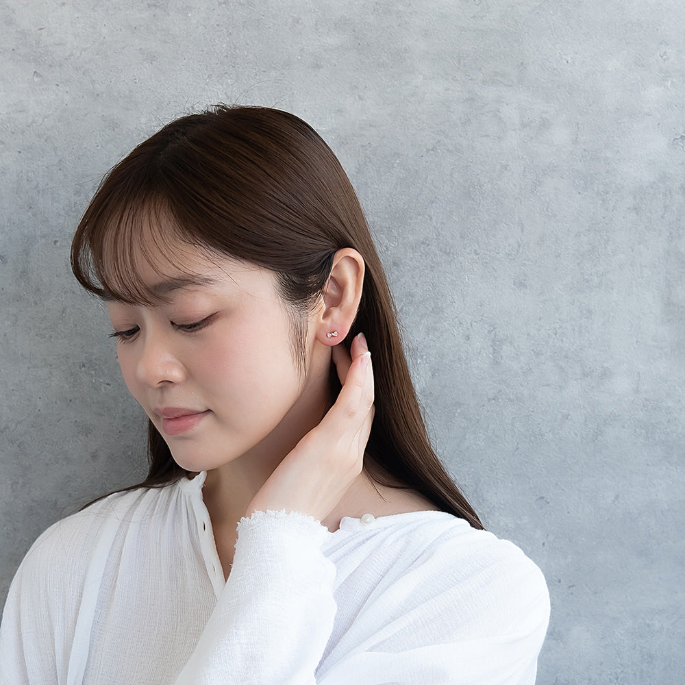 ピアス ニッケルフリー メタル キュービックジルコニア リボン ダブルロックキャッチ ピュアチタニウムポスト スタッドピアス