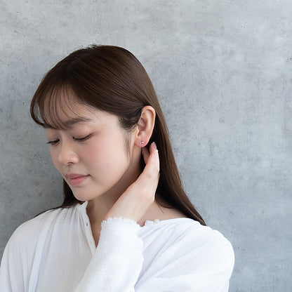 ピアス ニッケルフリー メタル キュービックジルコニア リボン ダブルロックキャッチ ピュアチタニウムポスト スタッドピアス