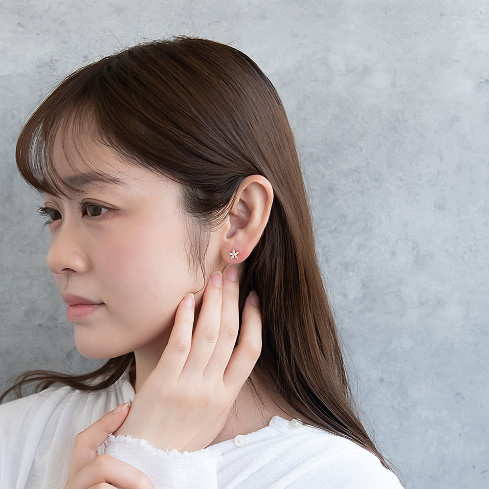 ピアス ニッケルフリー メタル キュービックジルコニア フラワー ダブルロックキャッチ ピュアチタニウムポスト スタッドピアス