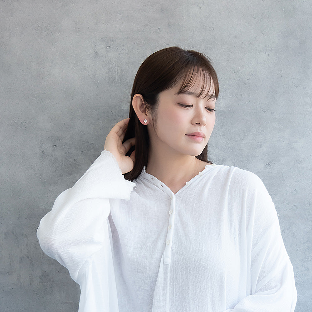 ピアス ニッケルフリー メタル キュービックジルコニア サークル フラワー ダブルロックキャッチ ピュアチタニウムポスト スタッドピアス