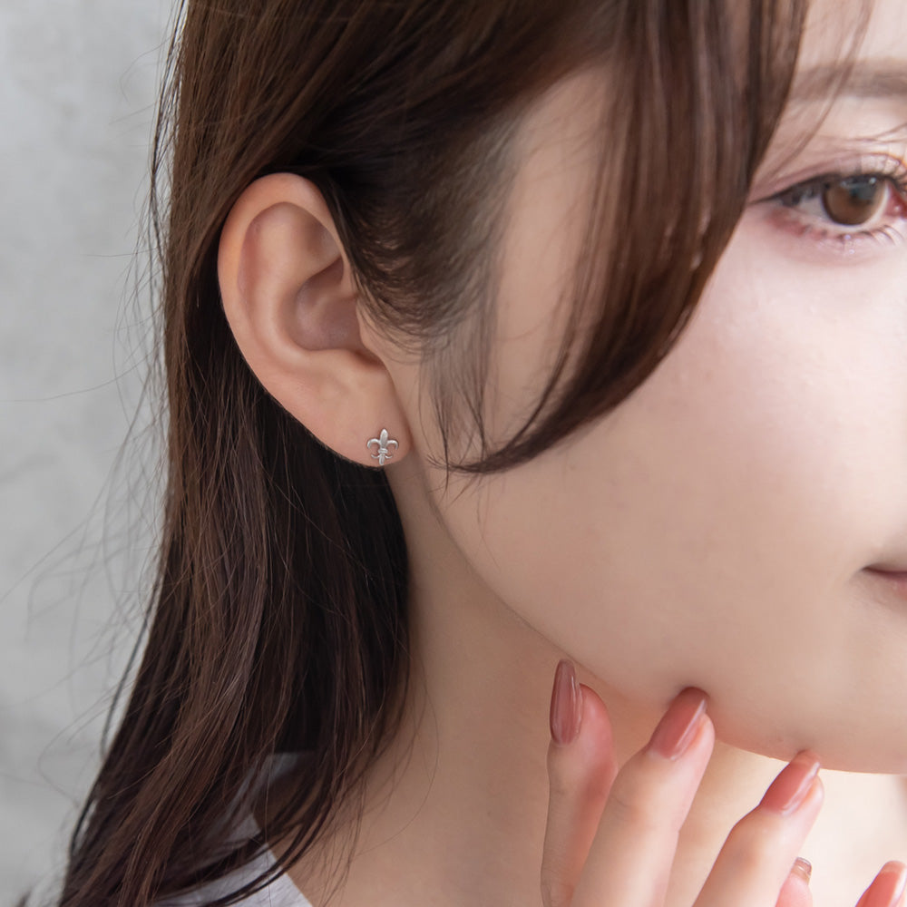 ピアス ニッケルフリー シルバー925 ミニ 百合の紋章 スタッドピアス