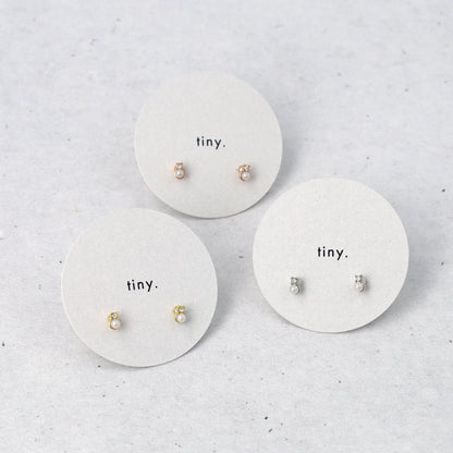 ピアス tiny. ニッケルフリー メタル ストーン パール ライン 小粒 スタッドピアス