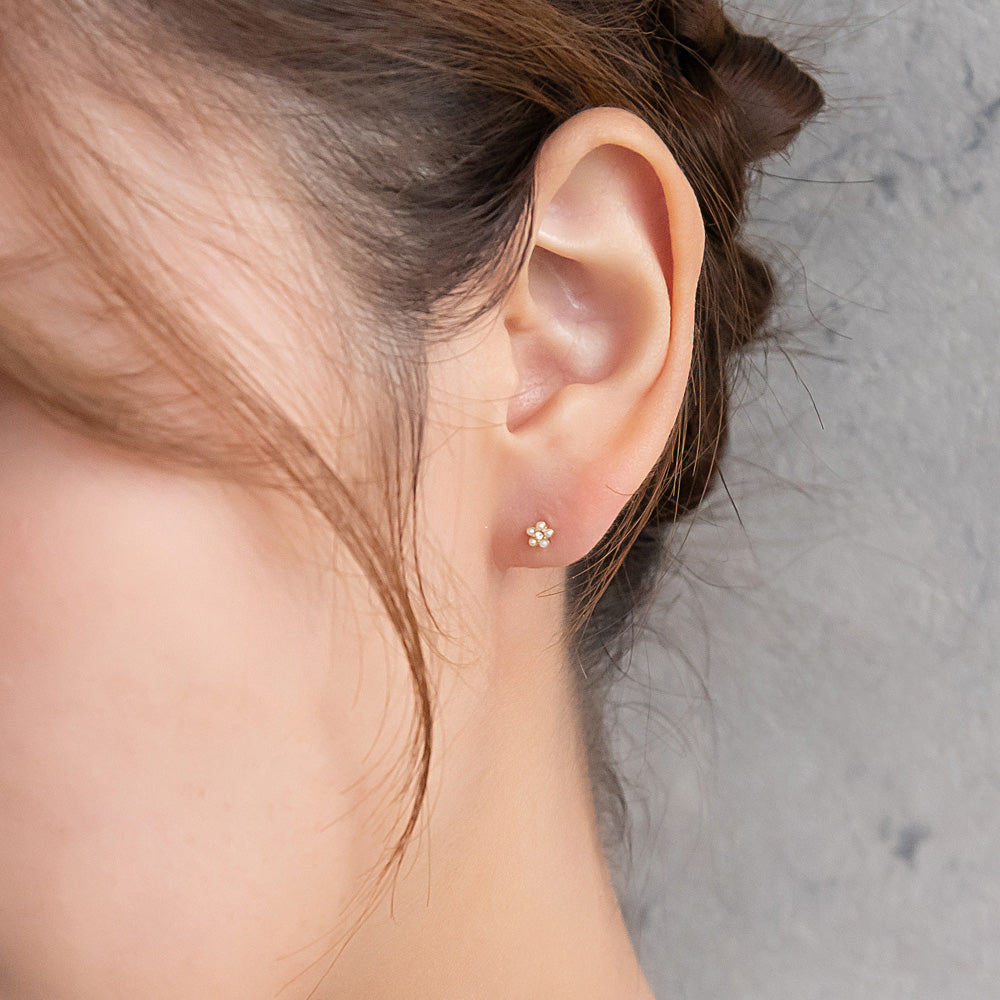 ピアス tiny. ニッケルフリー メタル ストーン パール フラワー 小粒 スタッドピアス