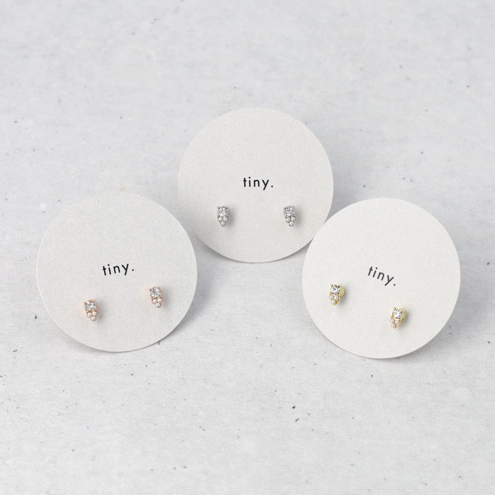 ピアス tiny. ニッケルフリー メタル ストーン トリプル パール 小粒 スタッドピアス